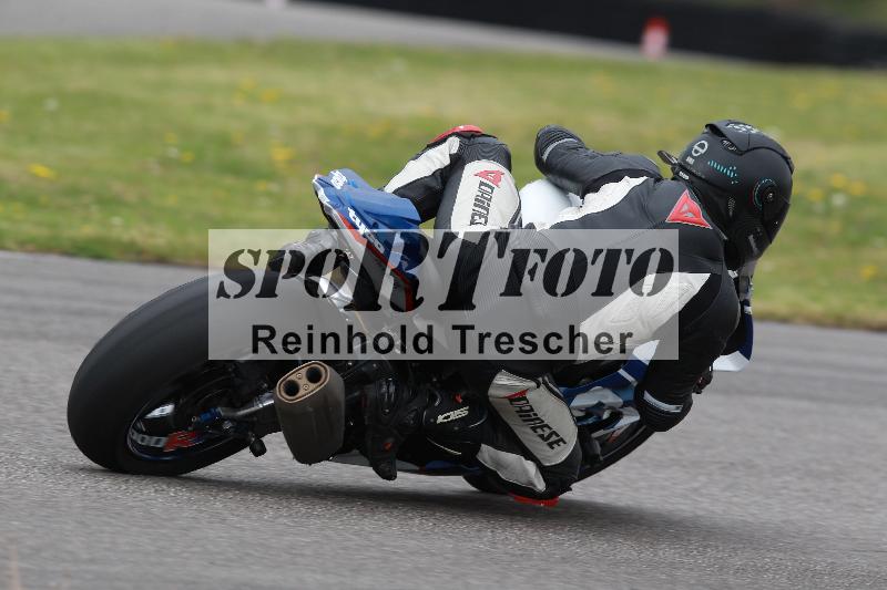 Archiv-2022/13 25.04.2022 Plüss Moto Sport ADR/Freies Fahren/backside